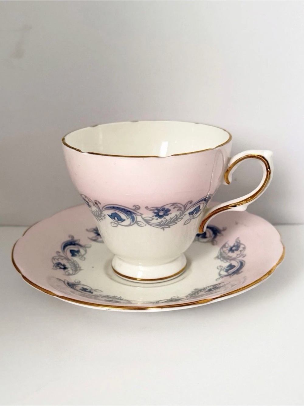 VTG Royal Sutherland Pink W/Blue Flowers Gold Teacup & Saucer Fine Bone China